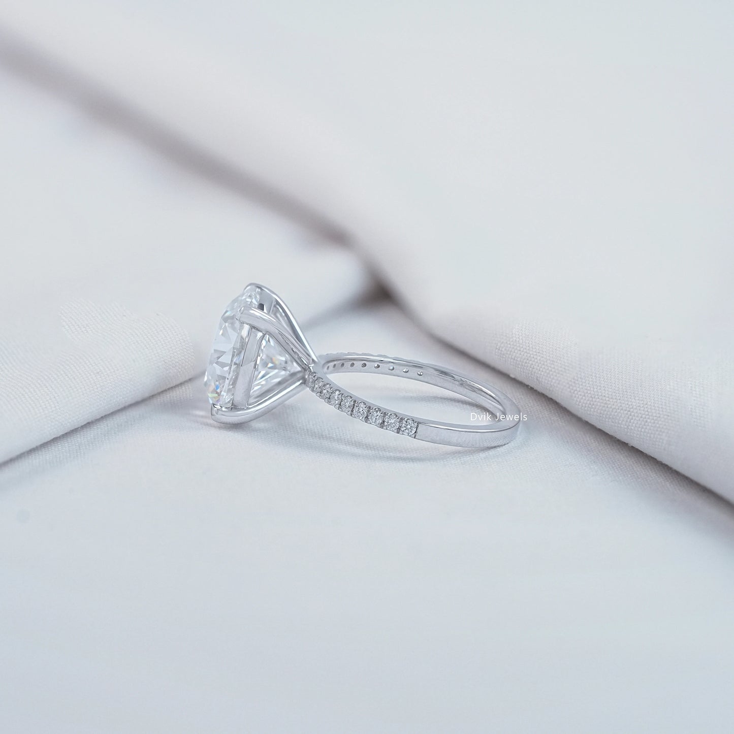 8 CT Round Cut Lab Grown Diamond Accent Set Ring