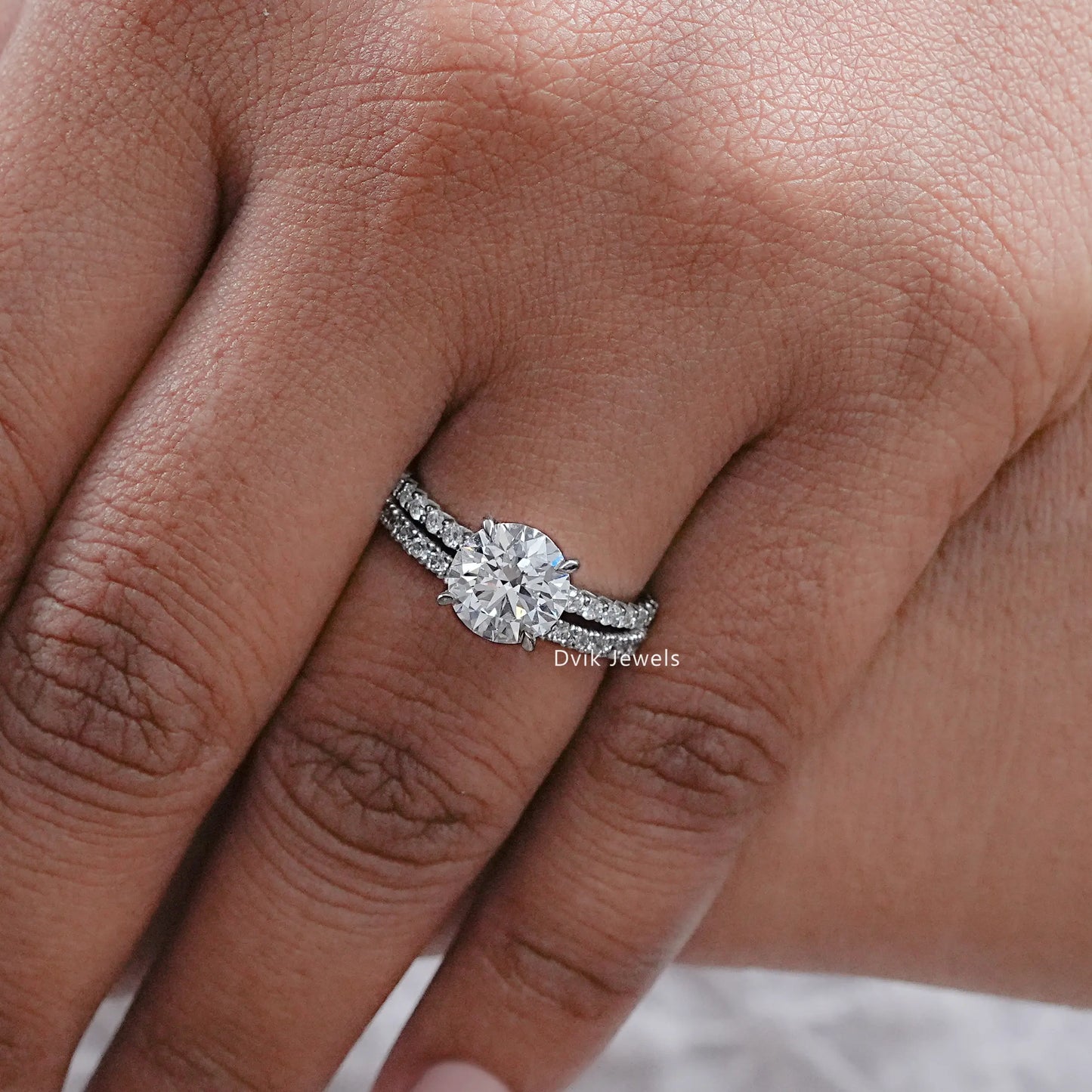 Round Cut Diamond Solitaire Accent Ring Set