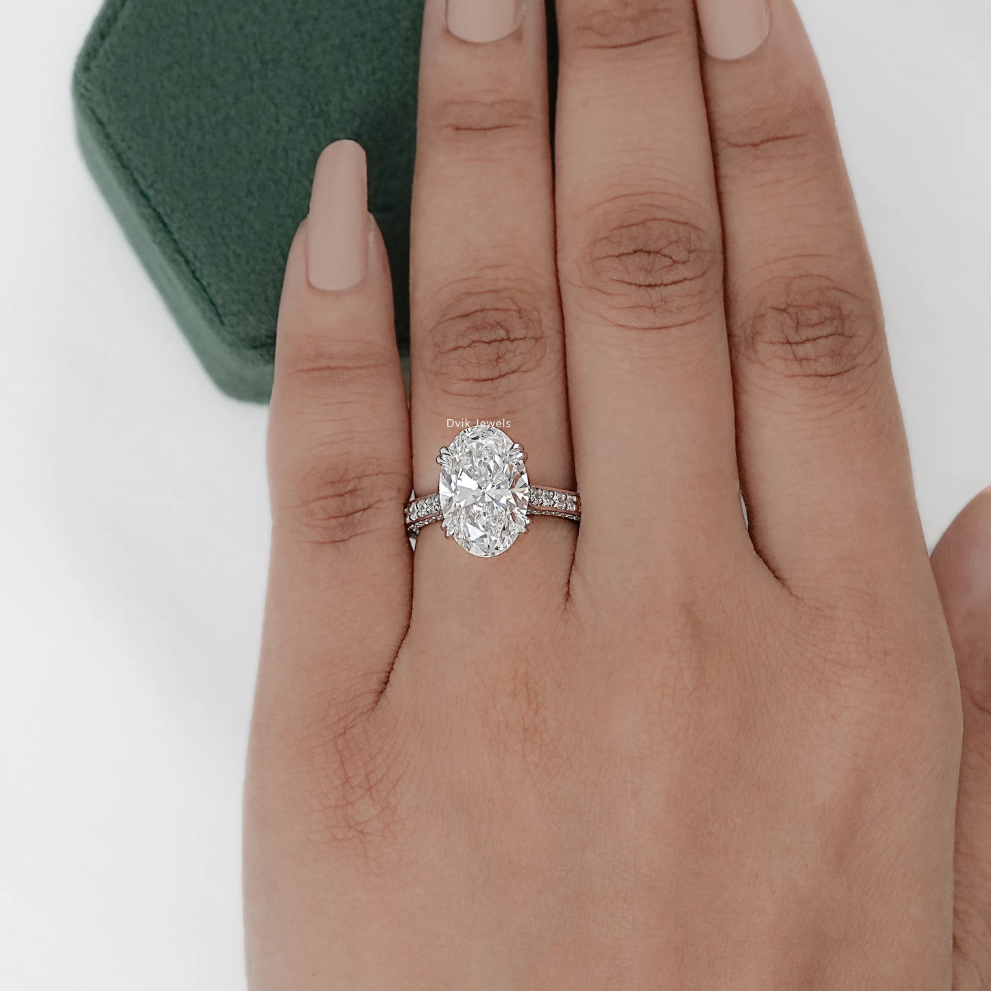 Elegant Oval Halo Diamond Engagement Ring