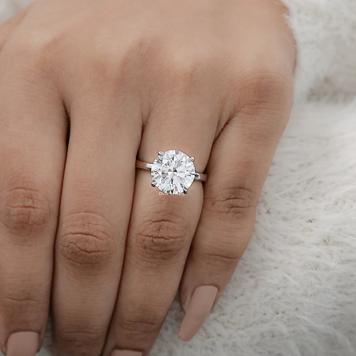 Round Cut Diamond Solitaire Engagement Ring