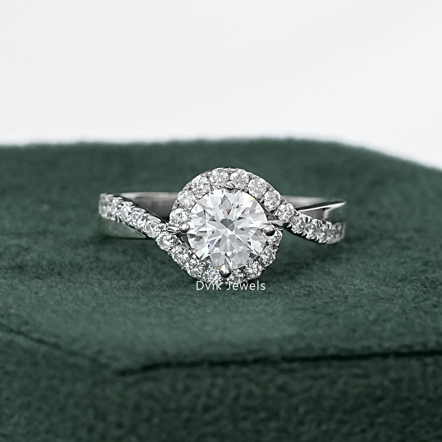 Round Cut Halo Diamond Engagement Ring
