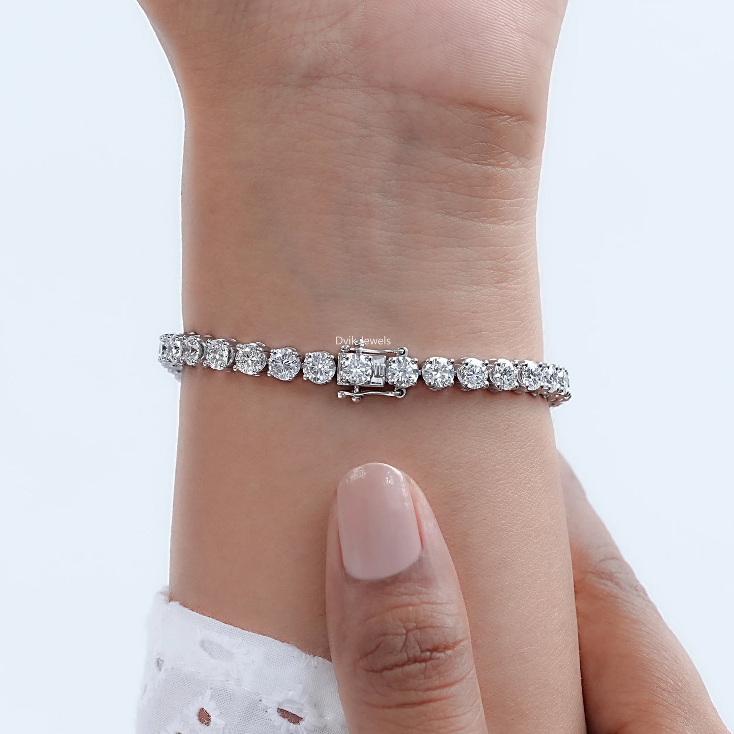 Brilliant Cut Round Diamond Tennis Bracelet