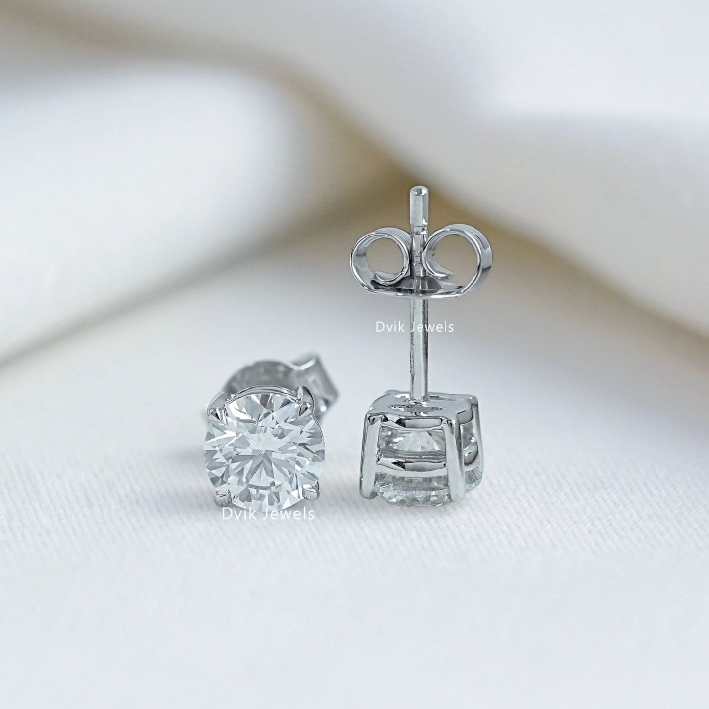 Round Lab Grown Diamond Stud Earrings