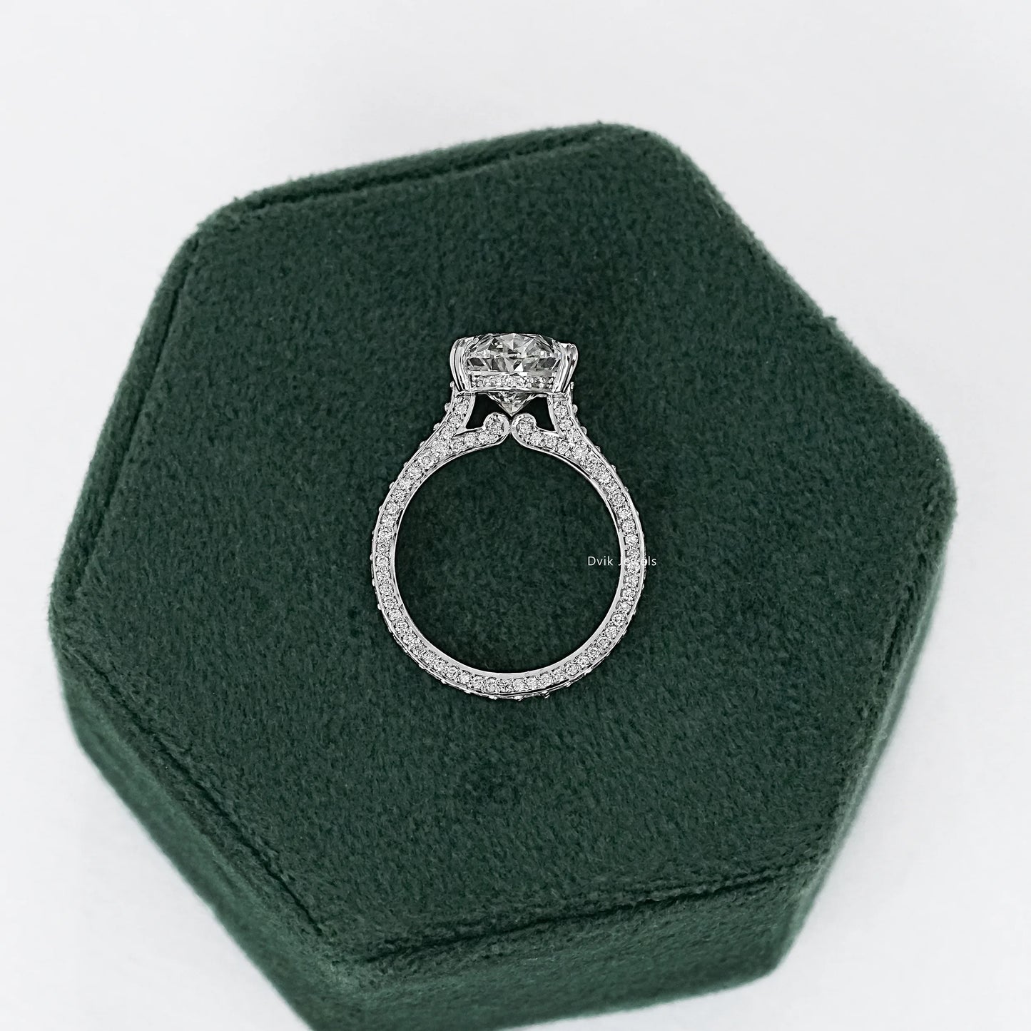 Elegant Oval Halo Diamond Engagement Ring