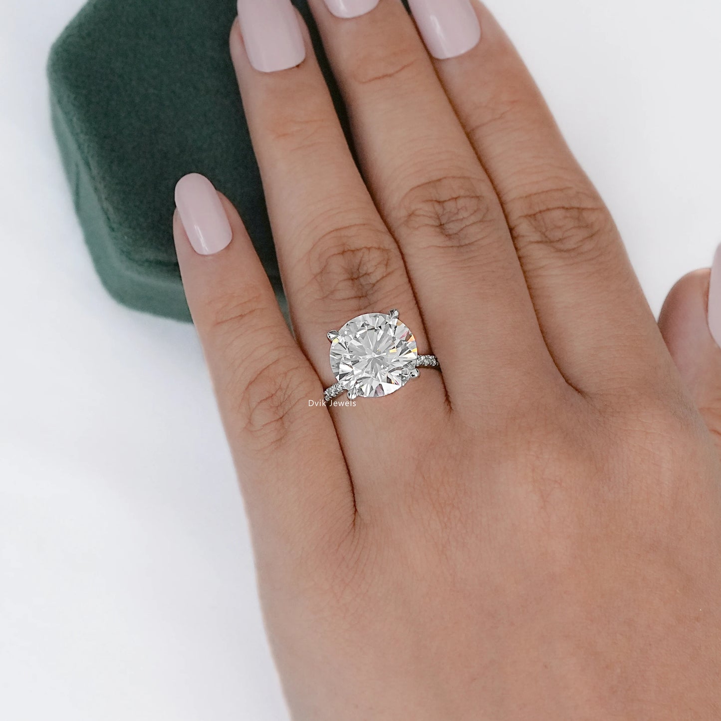 8 CT Round Cut Lab Grown Diamond Accent Set Ring