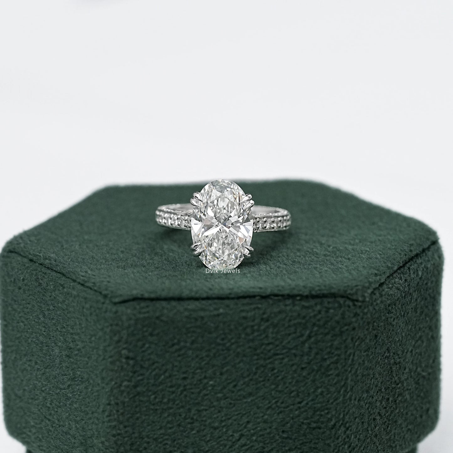 Elegant Oval Halo Diamond Engagement Ring