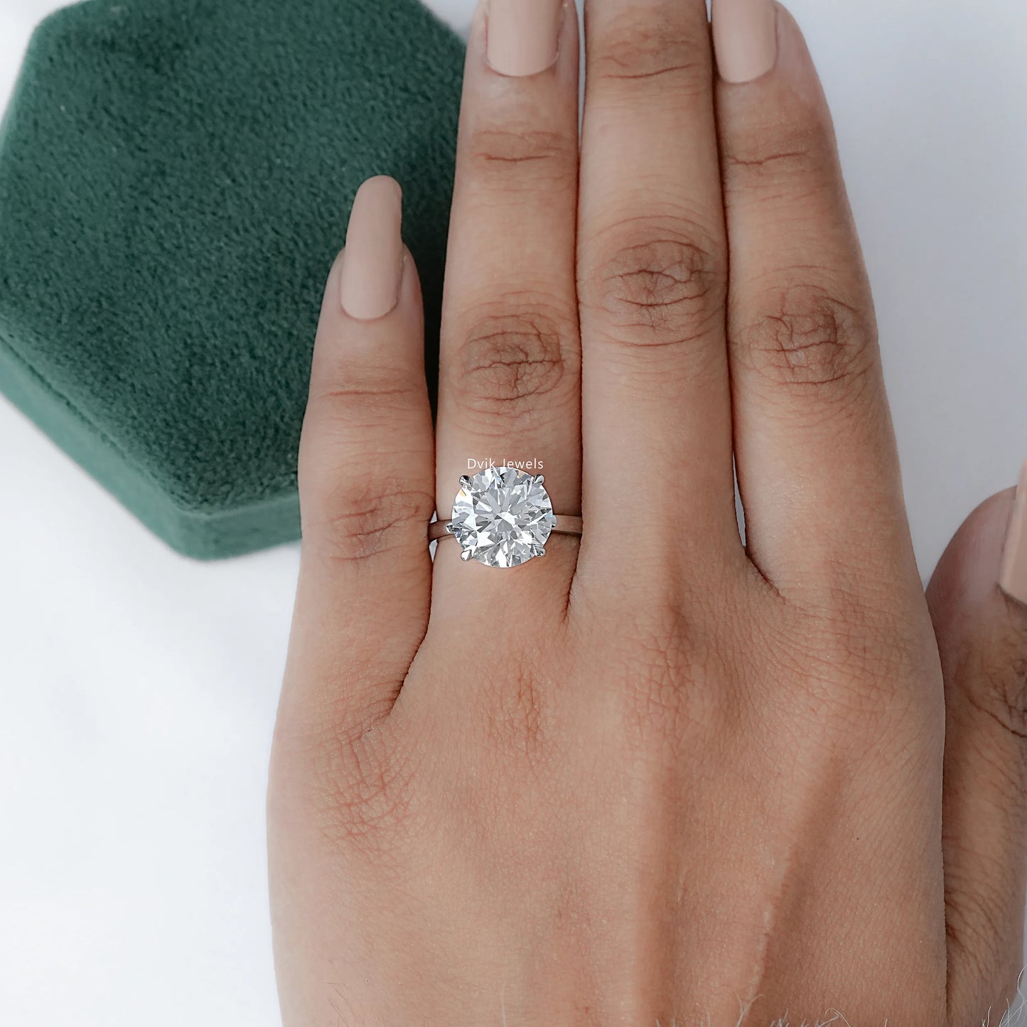 Round Cut Diamond Solitaire Engagement Ring
