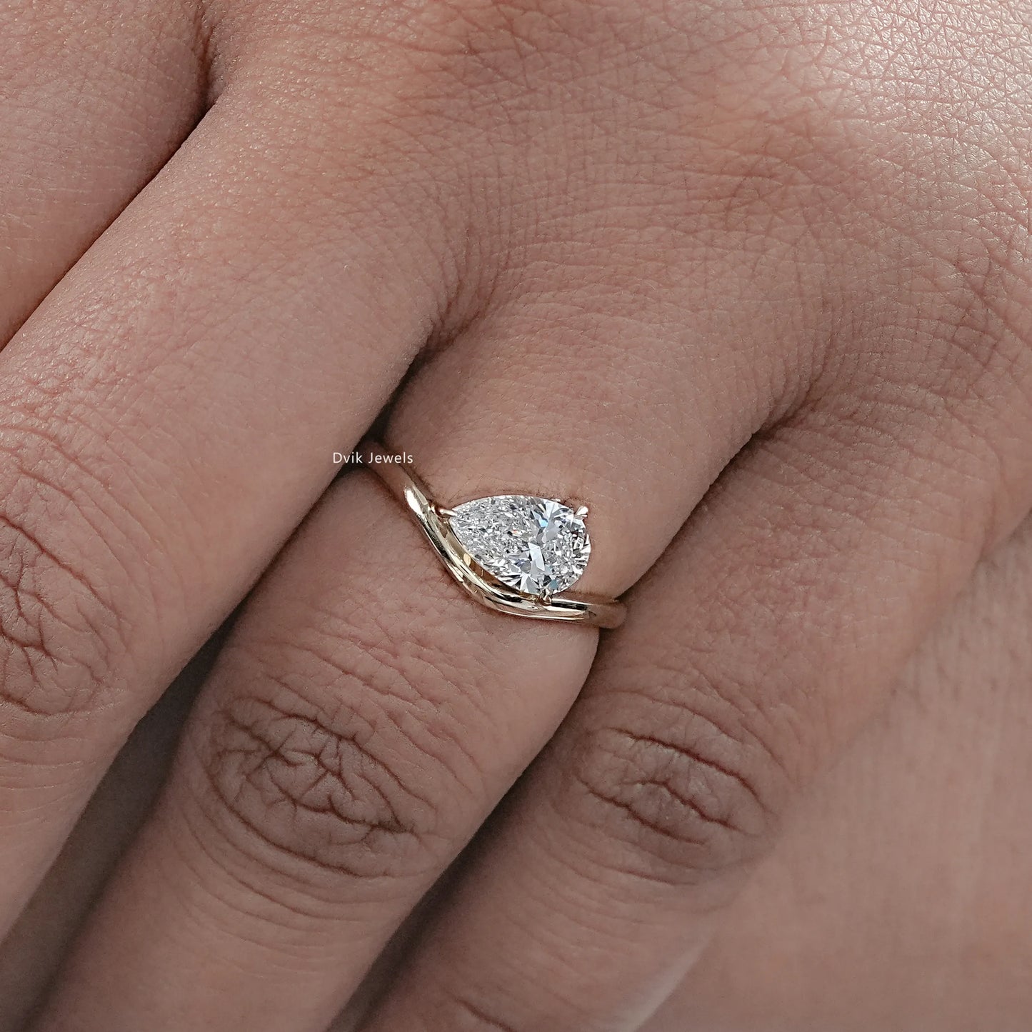 1 Carat Pear Cut Diamond Curved Ring