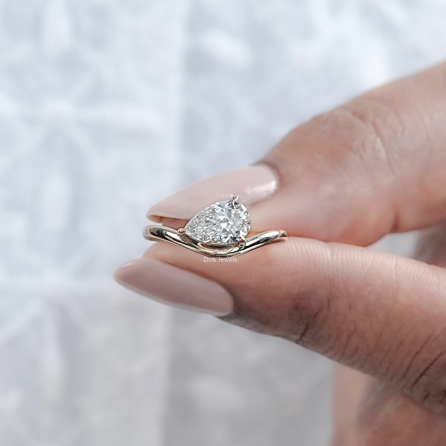 1 Carat Pear Cut Diamond Curved Ring
