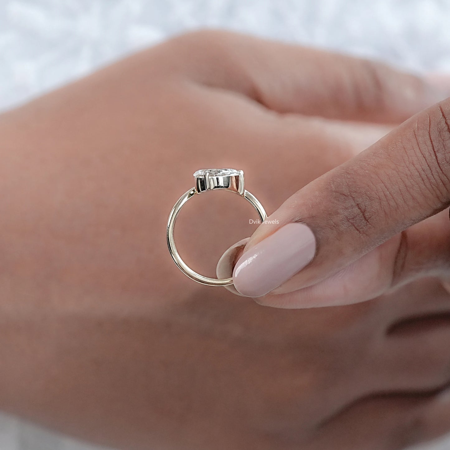 1 Carat Pear Cut Diamond Curved Ring