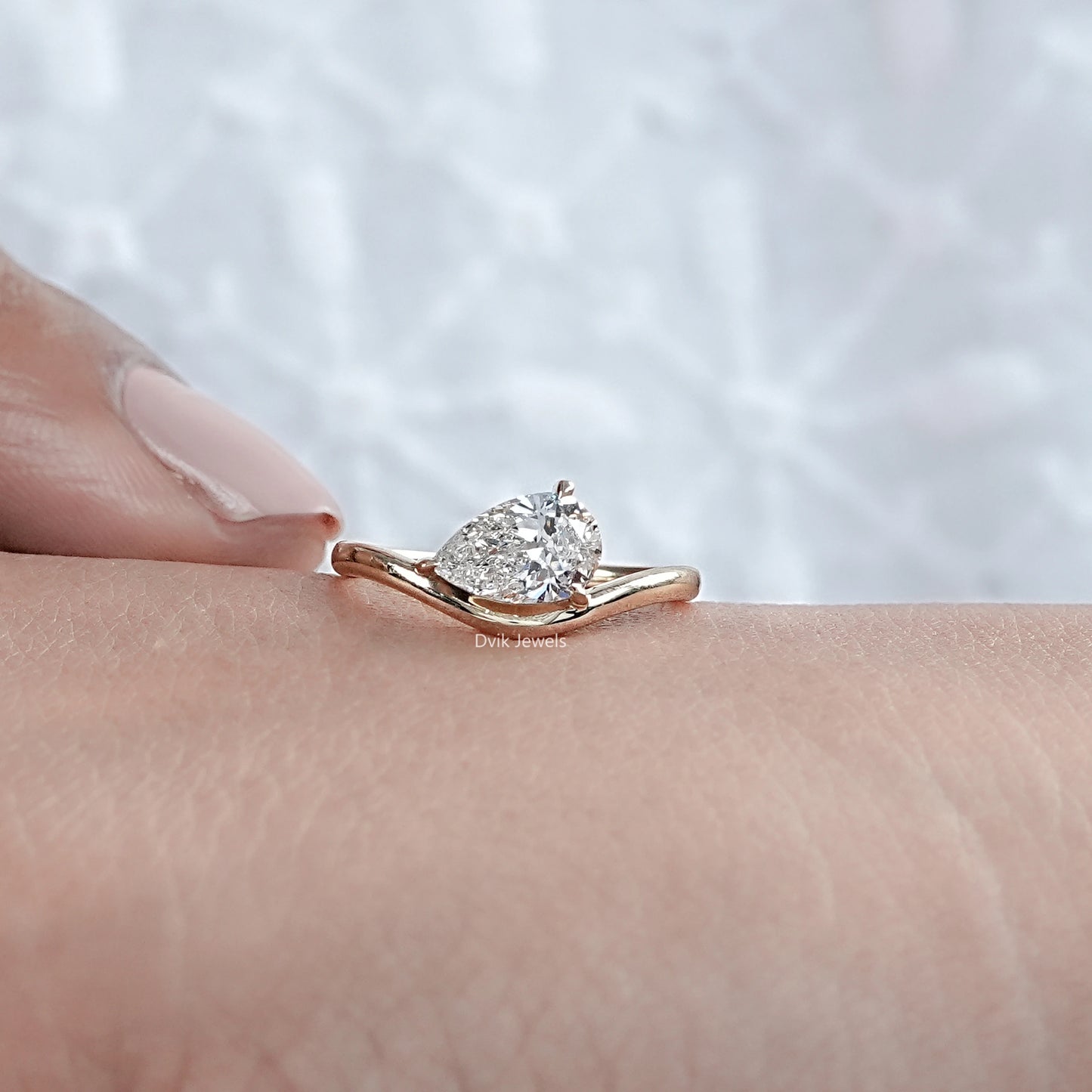 1 Carat Pear Cut Diamond Curved Ring