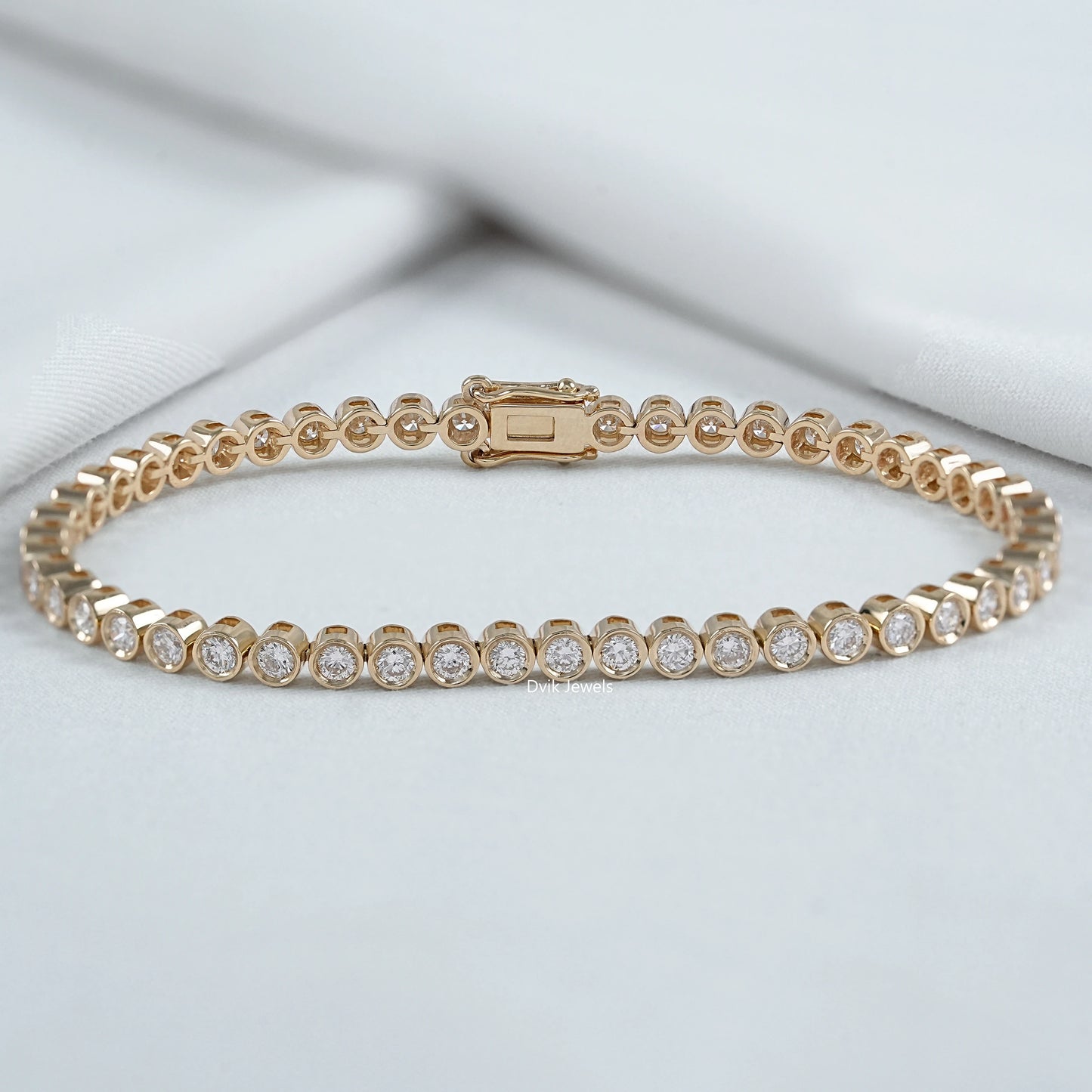 Round Lab Diamond Bezel Set Tennis Bracelet
