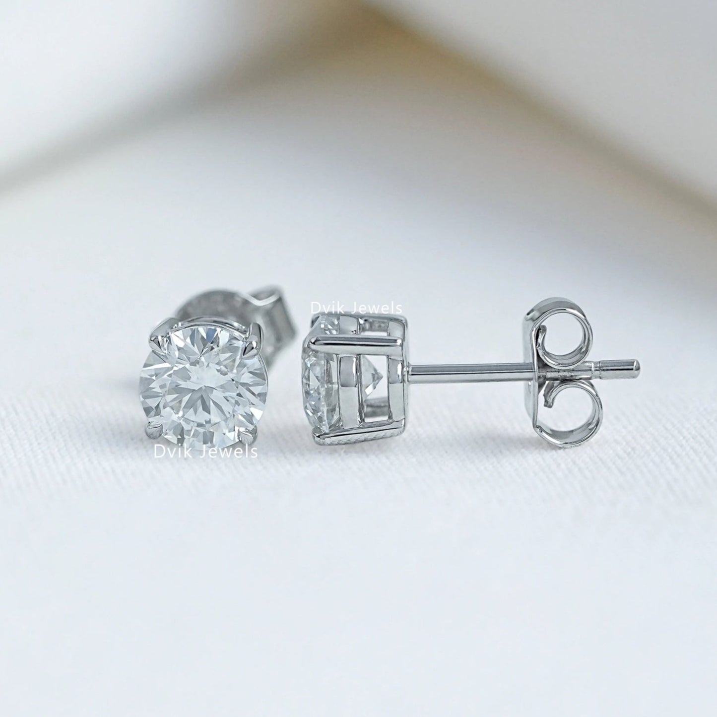 Round Lab Grown Diamond Stud Earrings