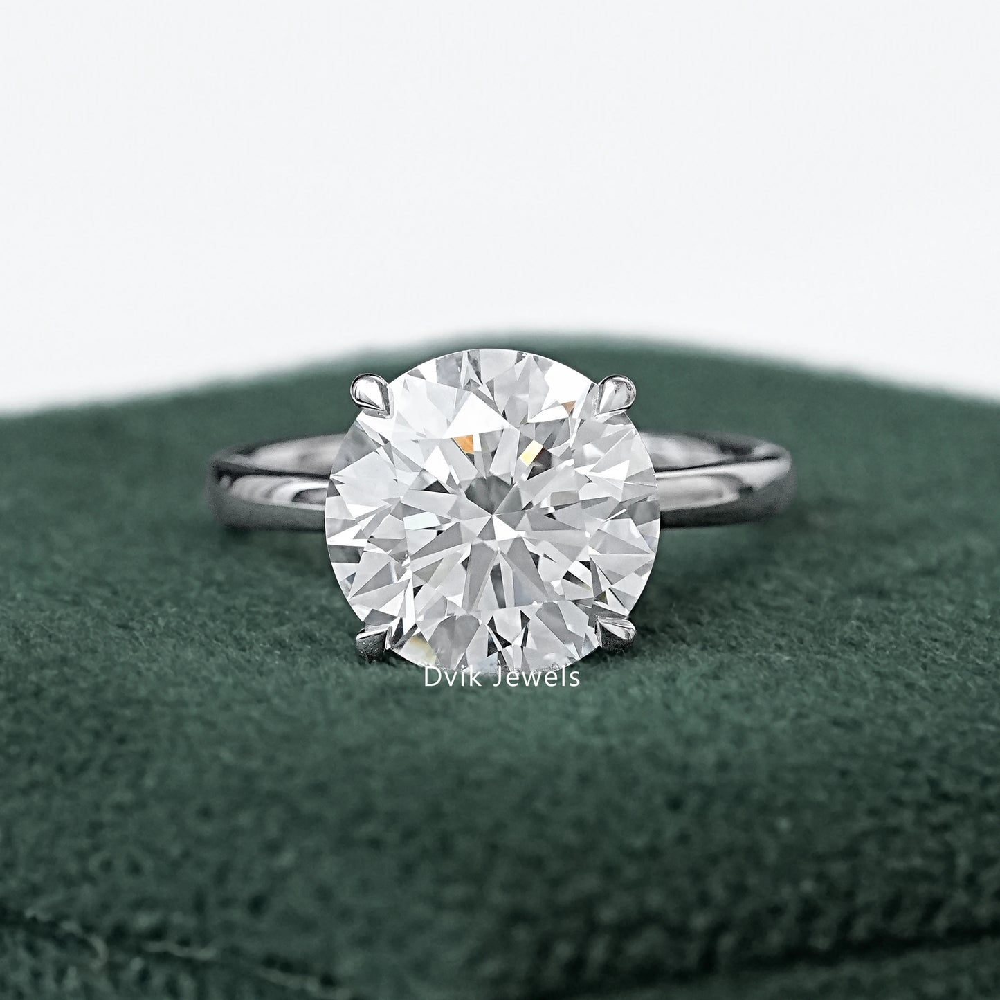 Round Cut Diamond Solitaire Engagement Ring