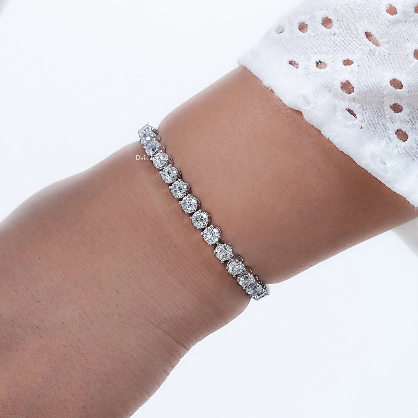Brilliant Cut Round Diamond Tennis Bracelet