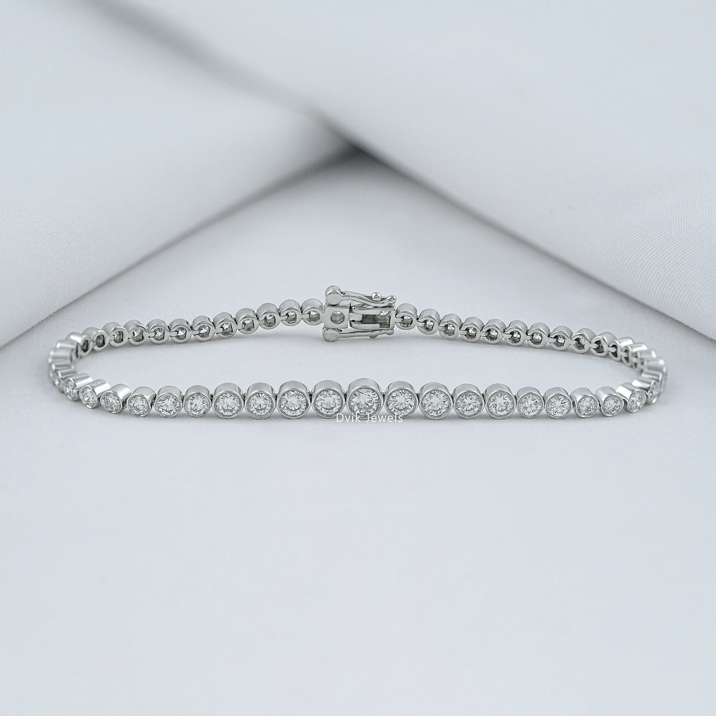 Bezel Set Round Lab Diamond Graduated Tennis Bracelet Bracelet