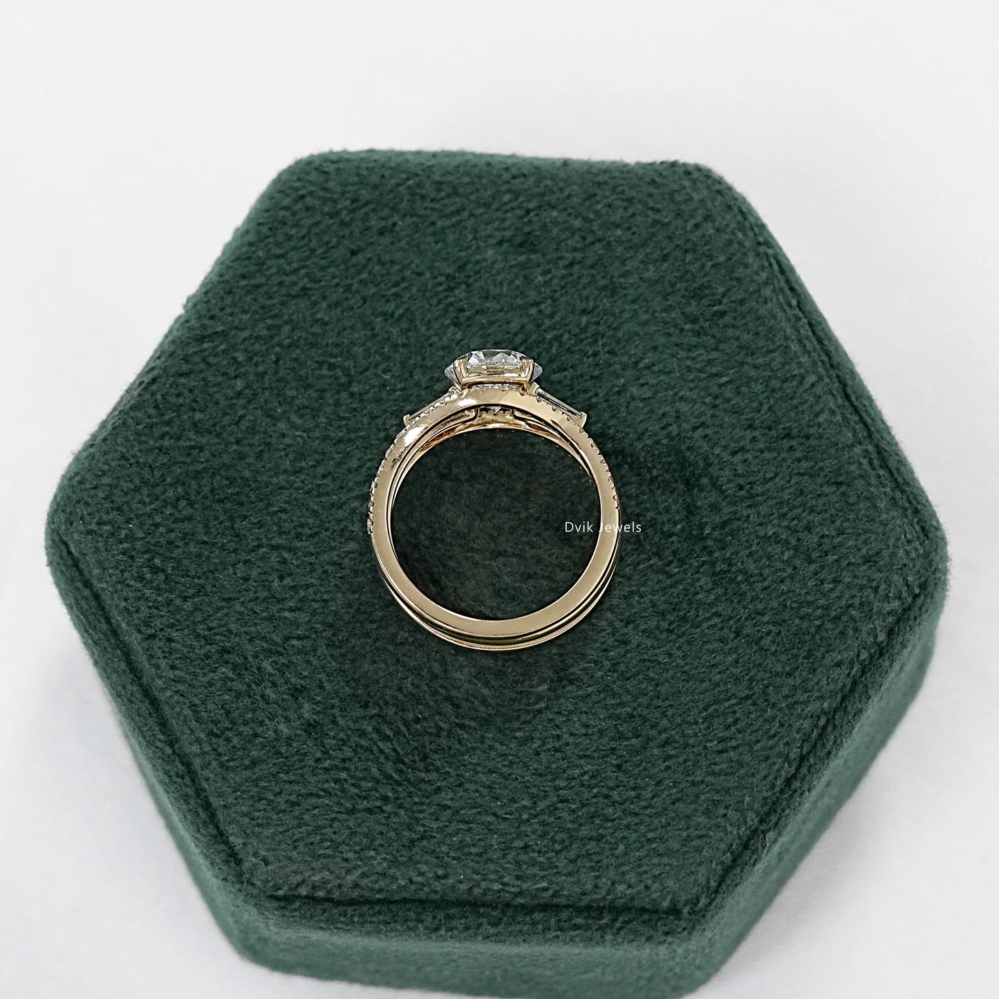 Round Diamond Bridal Ring Set with Baguette Accent