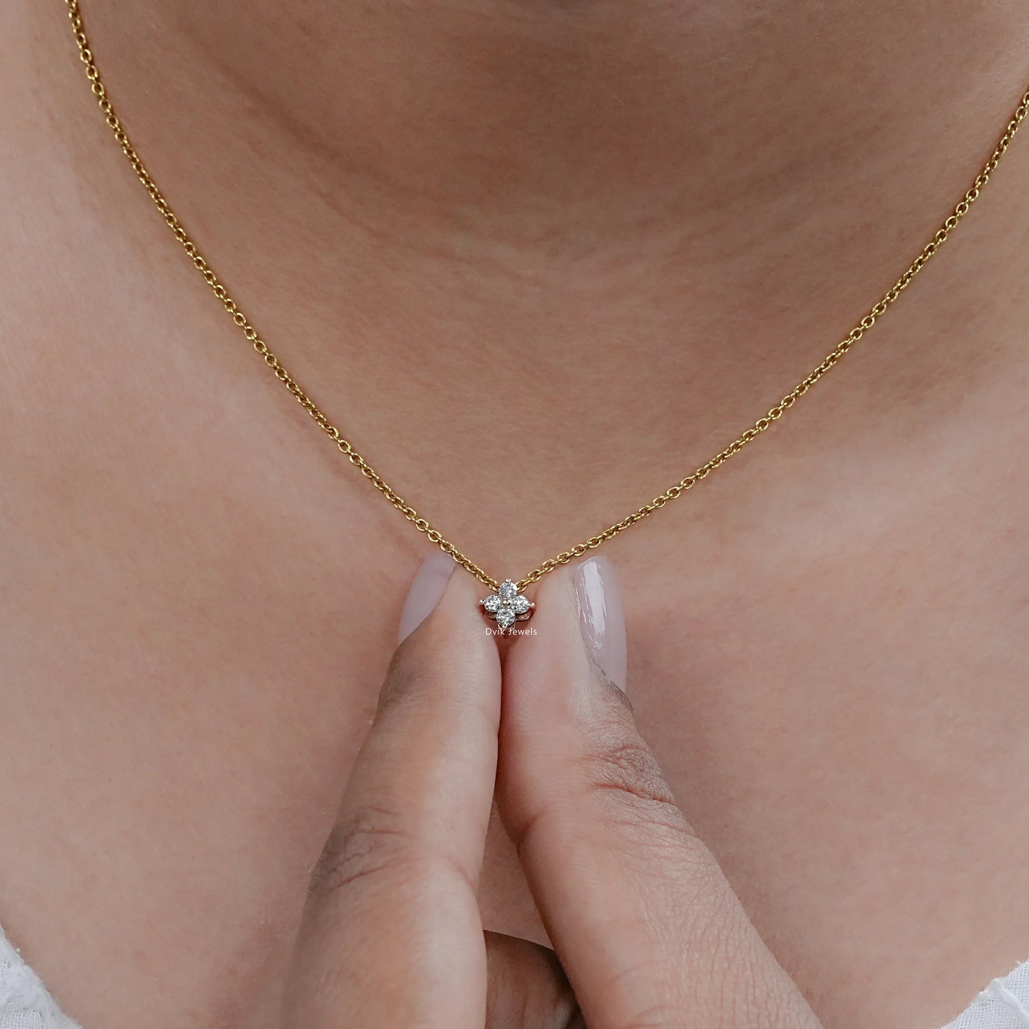 Round Diamond Floral Style Minimalist Pendant