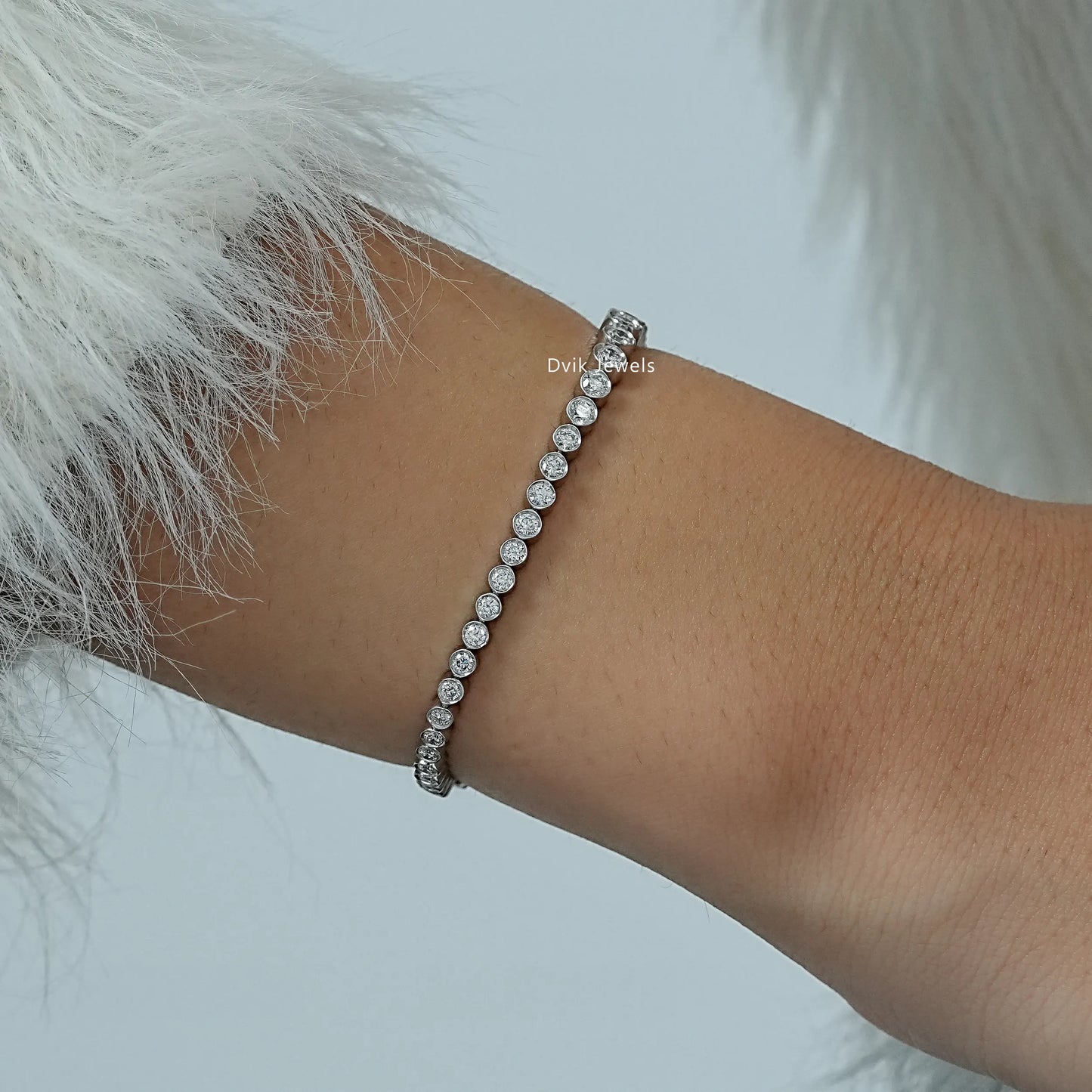 Bezel Set Round Lab Diamond Graduated Tennis Bracelet Bracelet