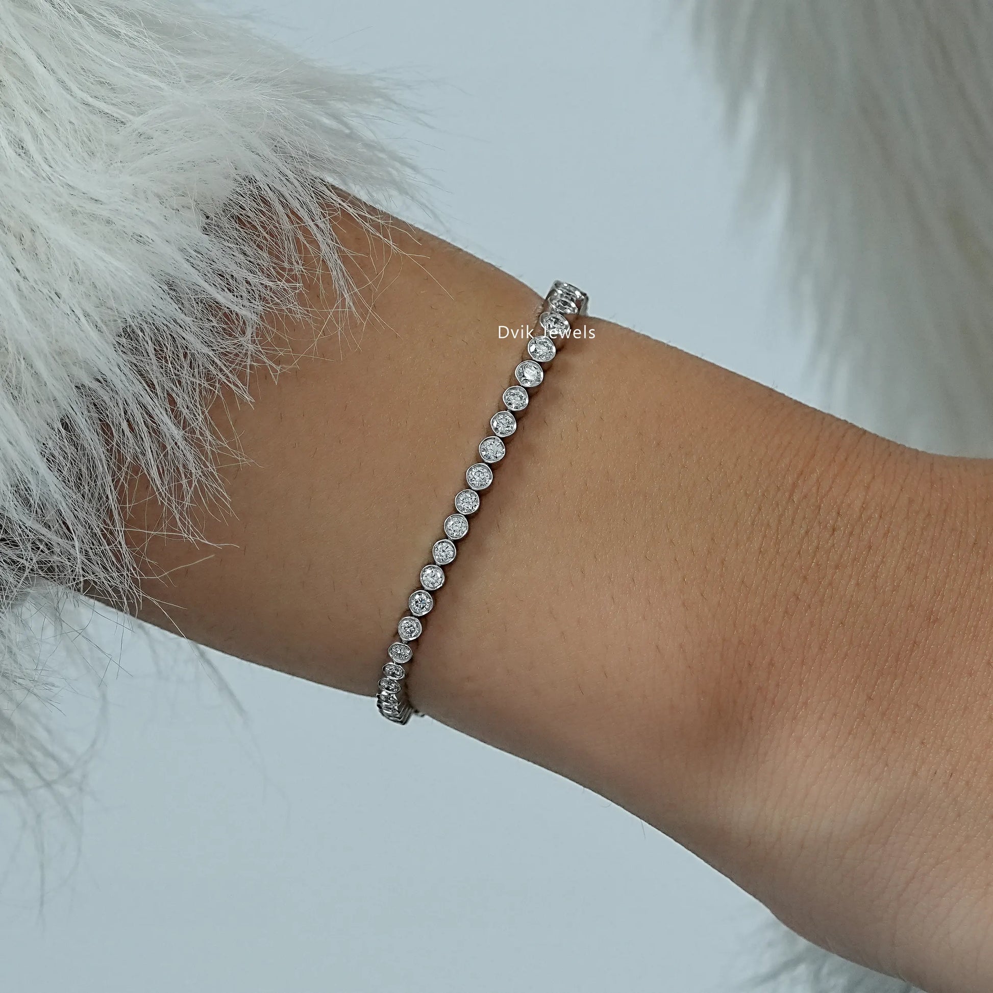 Bezel Set Round Lab Diamond Graduated Tennis Bracelet Bracelet