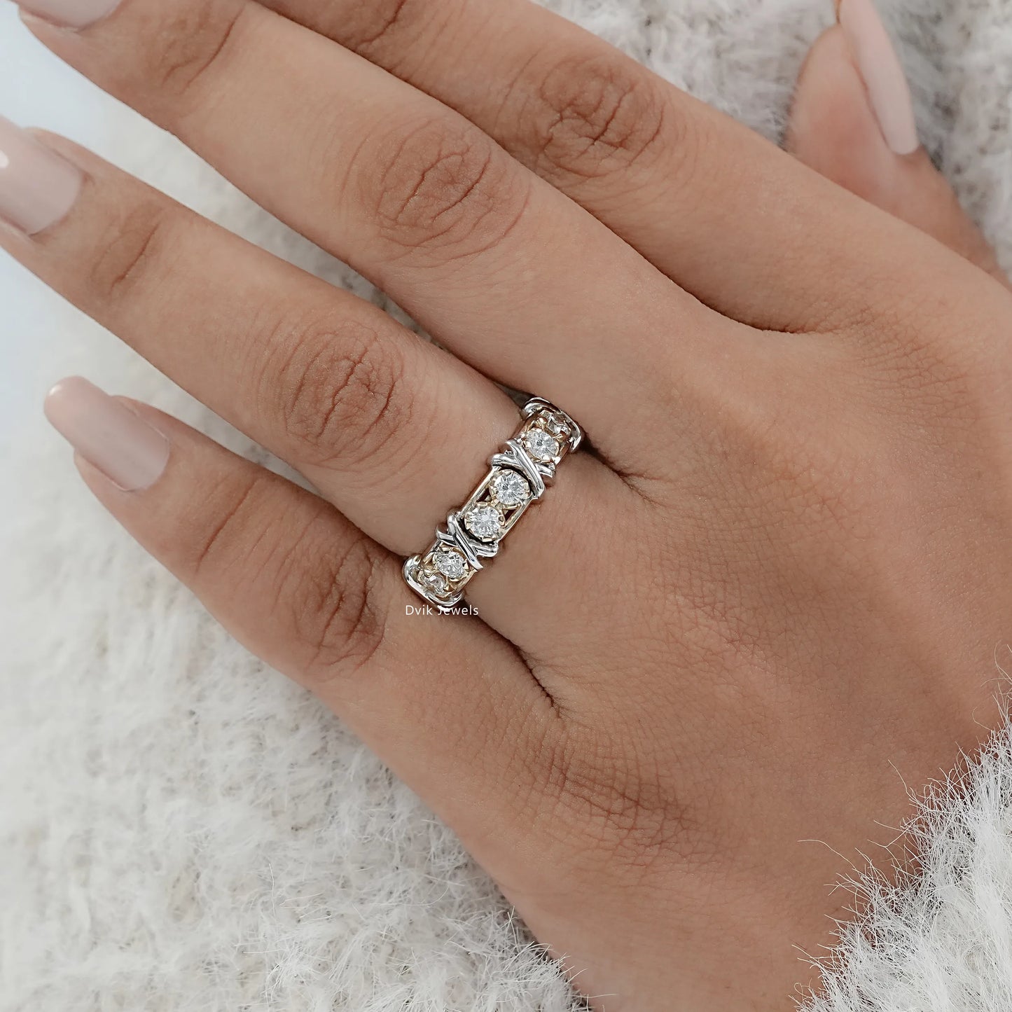 Round Diamond Band with Criss Cross Pattern