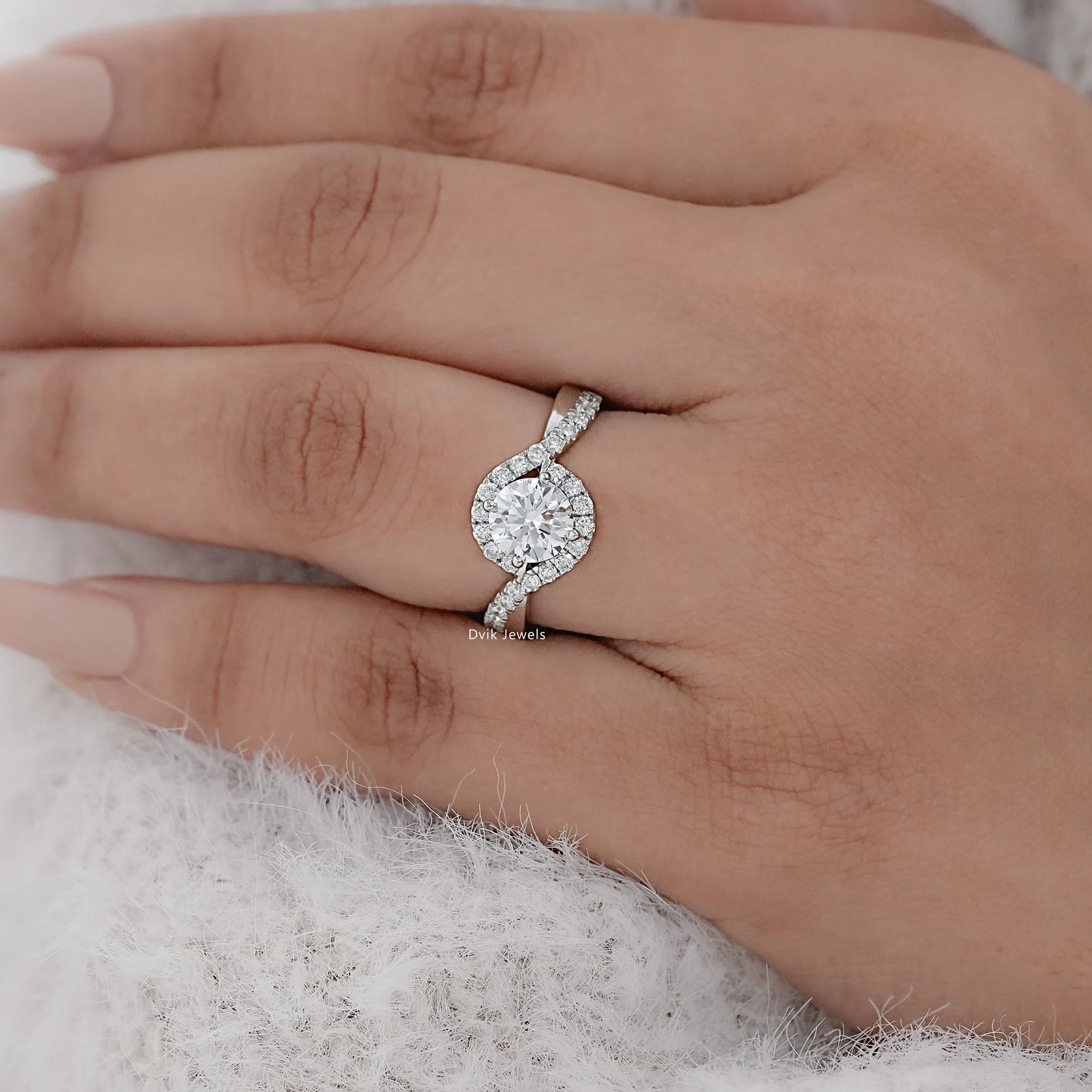 Round Cut Halo Diamond Engagement Ring