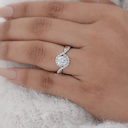 Round Cut Halo Diamond Engagement Ring