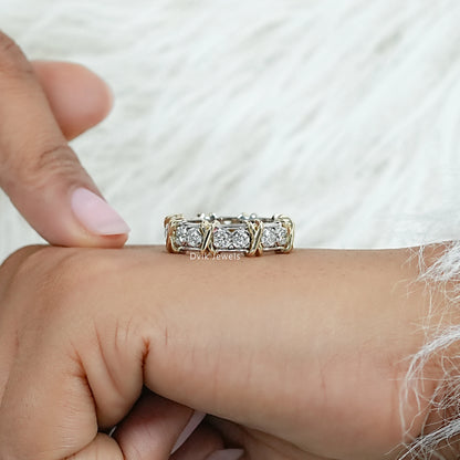 Round Diamond Band with Criss Cross Pattern Band