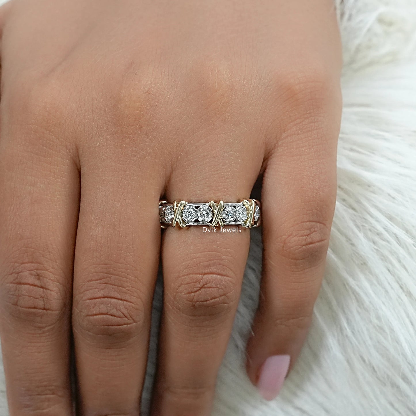 Round Diamond Band with Criss Cross Pattern Band