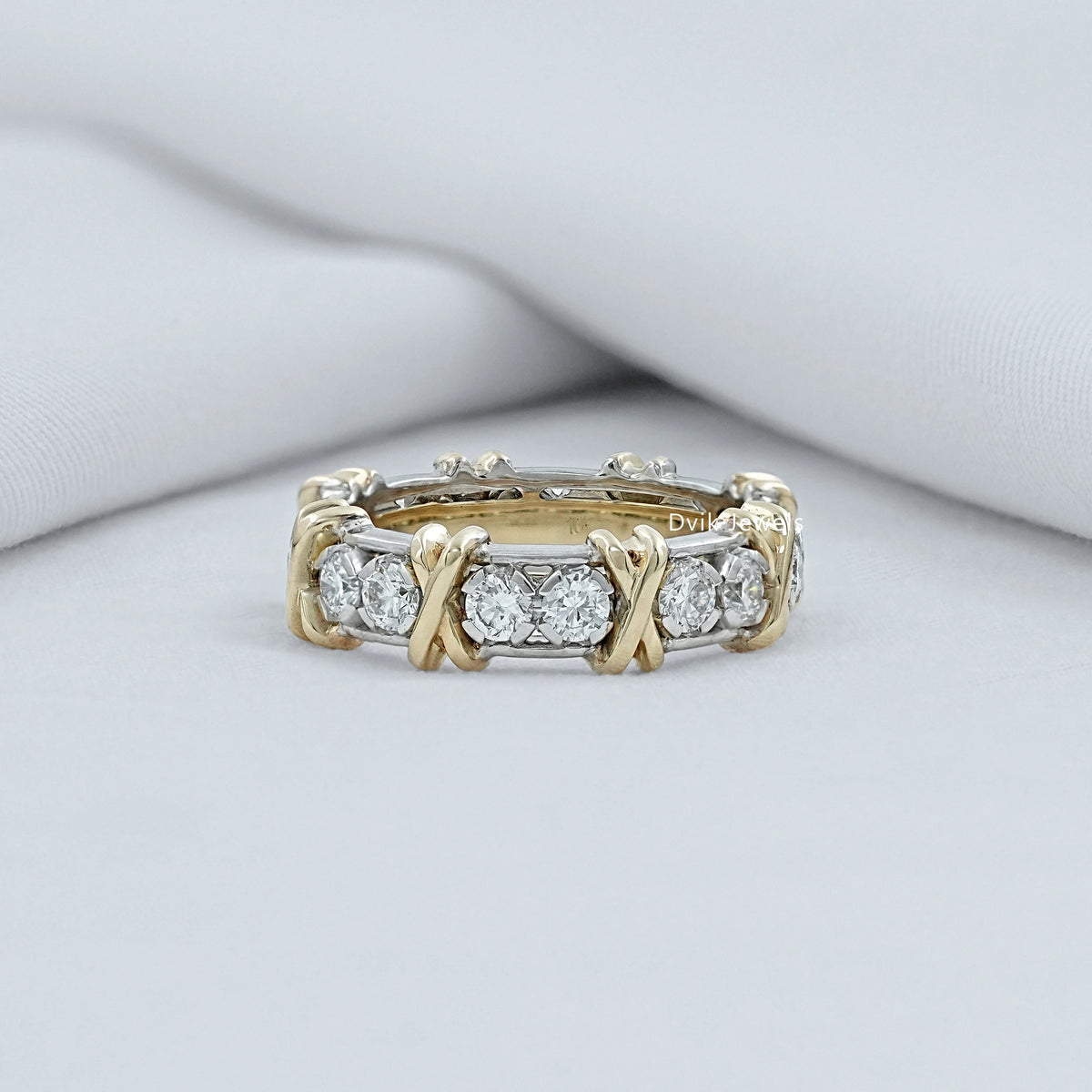 Round Diamond Band with Criss Cross Pattern Band