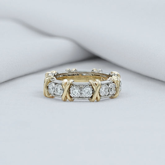Round Diamond Band with Criss Cross Pattern Band