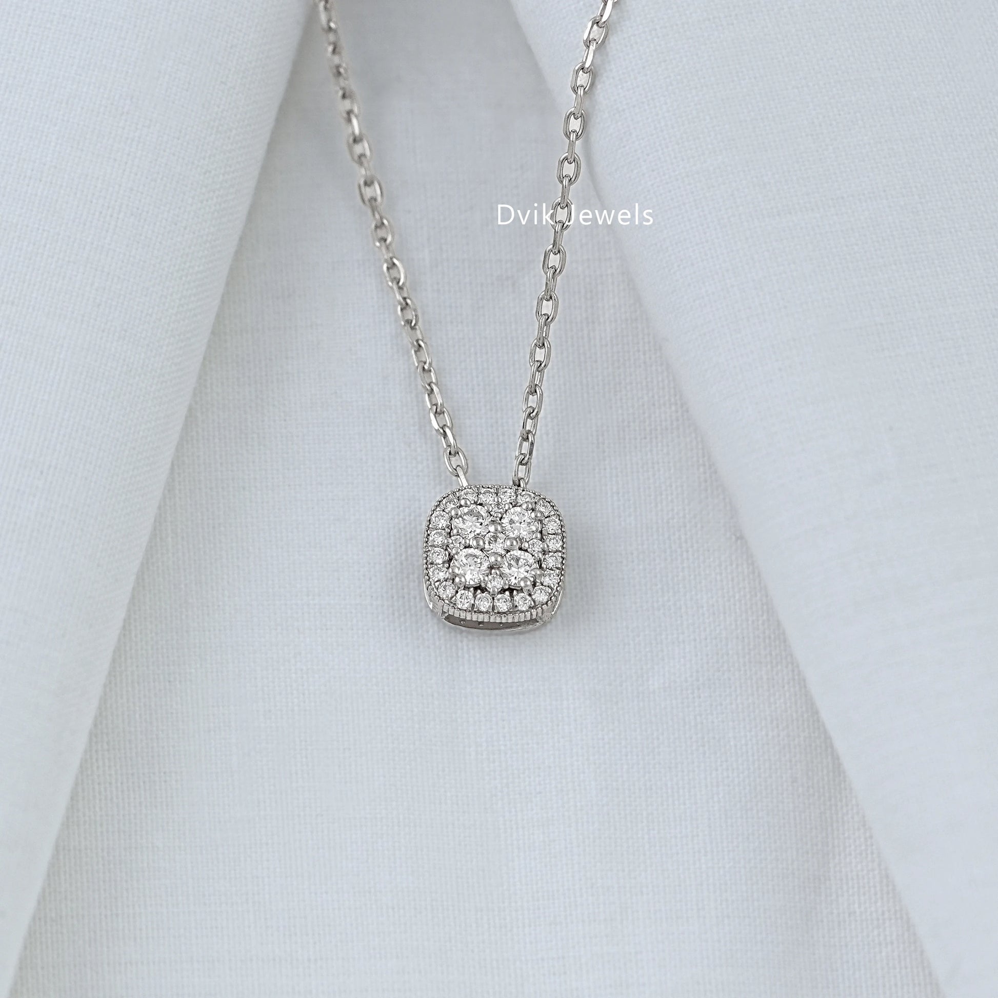 Round Diamond Cluster Halo Pendant Pendant