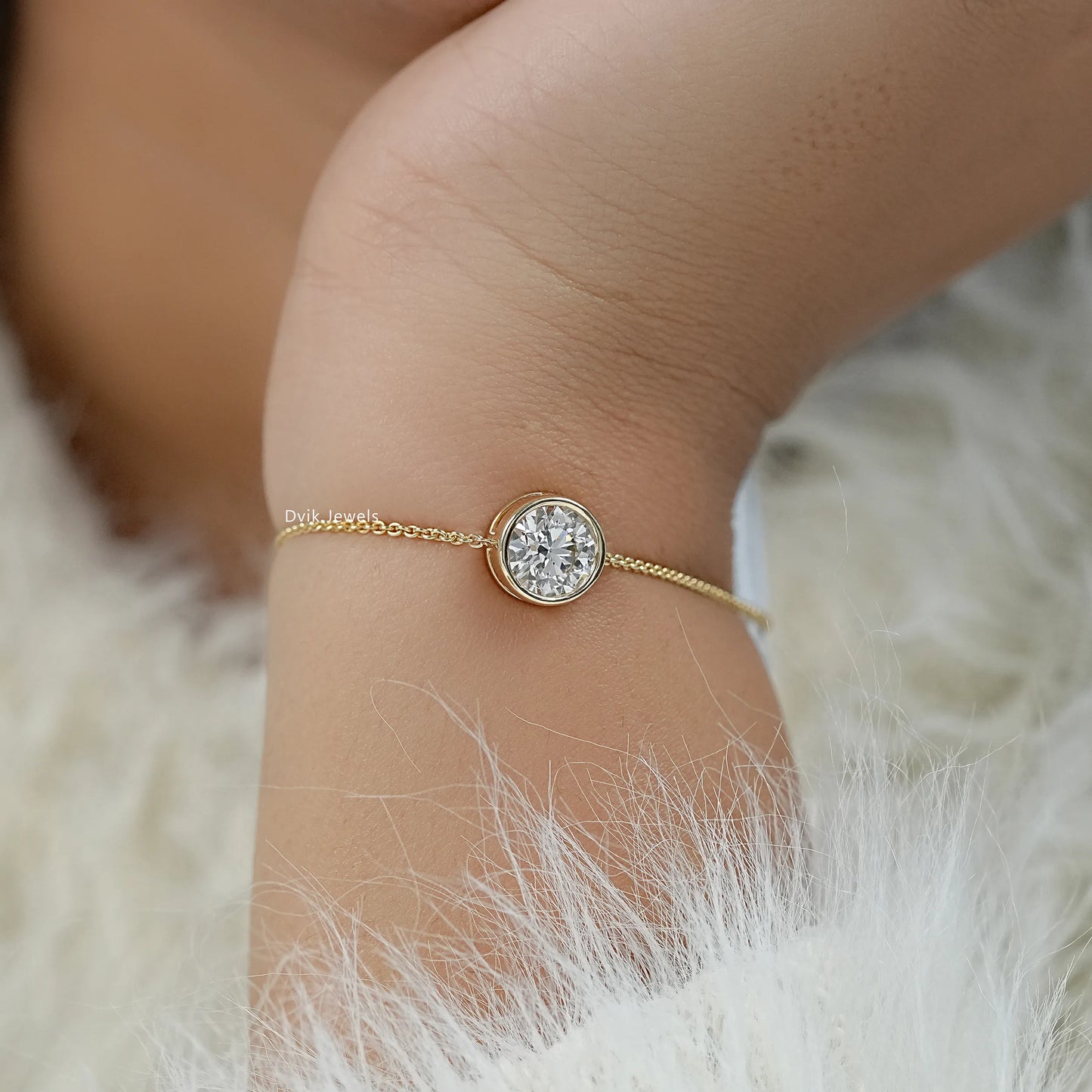 Lab grown round diamond bezel bracelet yellow gold side profile