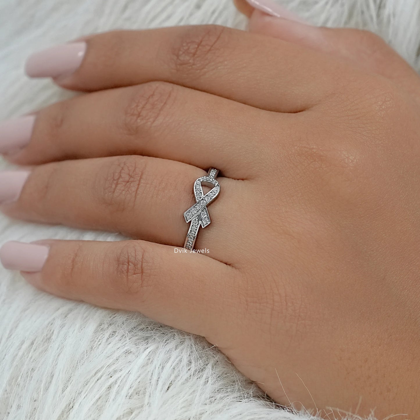 Lab Grown Round Diamond Ribbon Ring