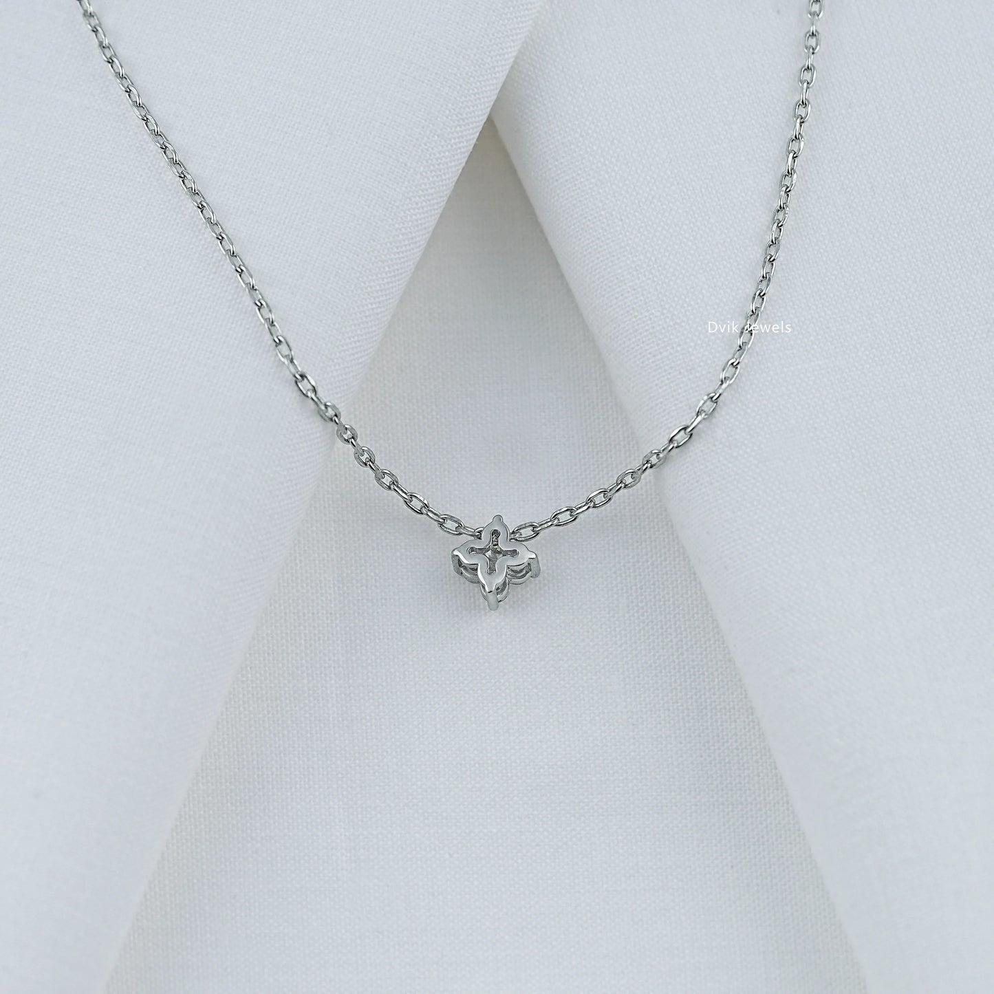 Round Diamond Floral Style Minimalist Pendant Pendant