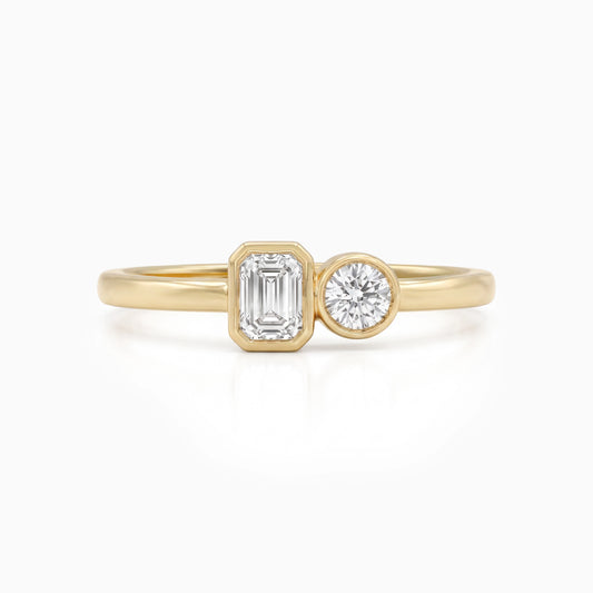 Emerald & Round Cut Lab Diamond Toi et Moi Ring