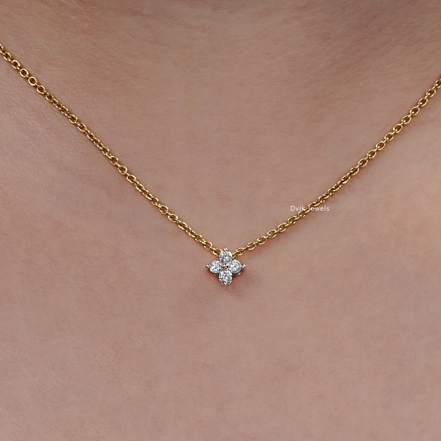 Round Diamond Floral Style Minimalist Pendant