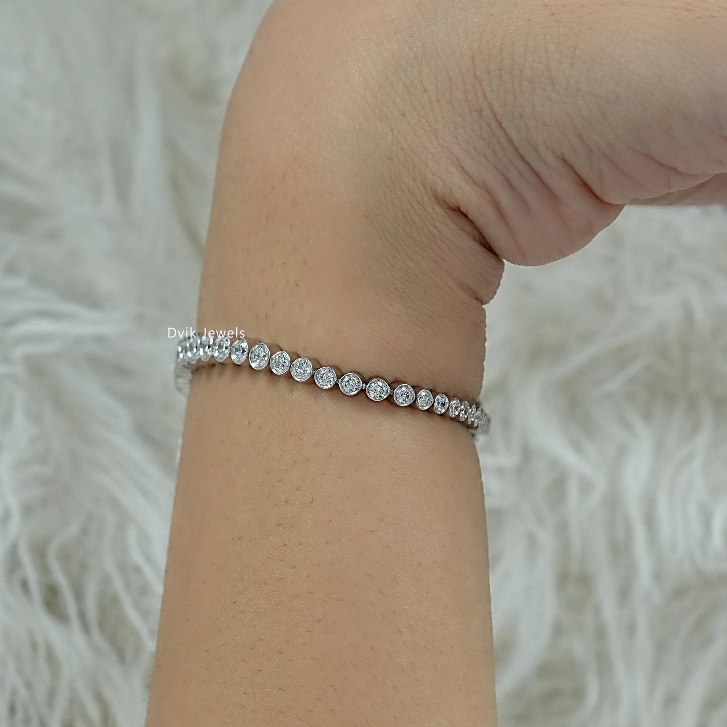 Bezel Set Round Lab Diamond Graduated Tennis Bracelet Bracelet
