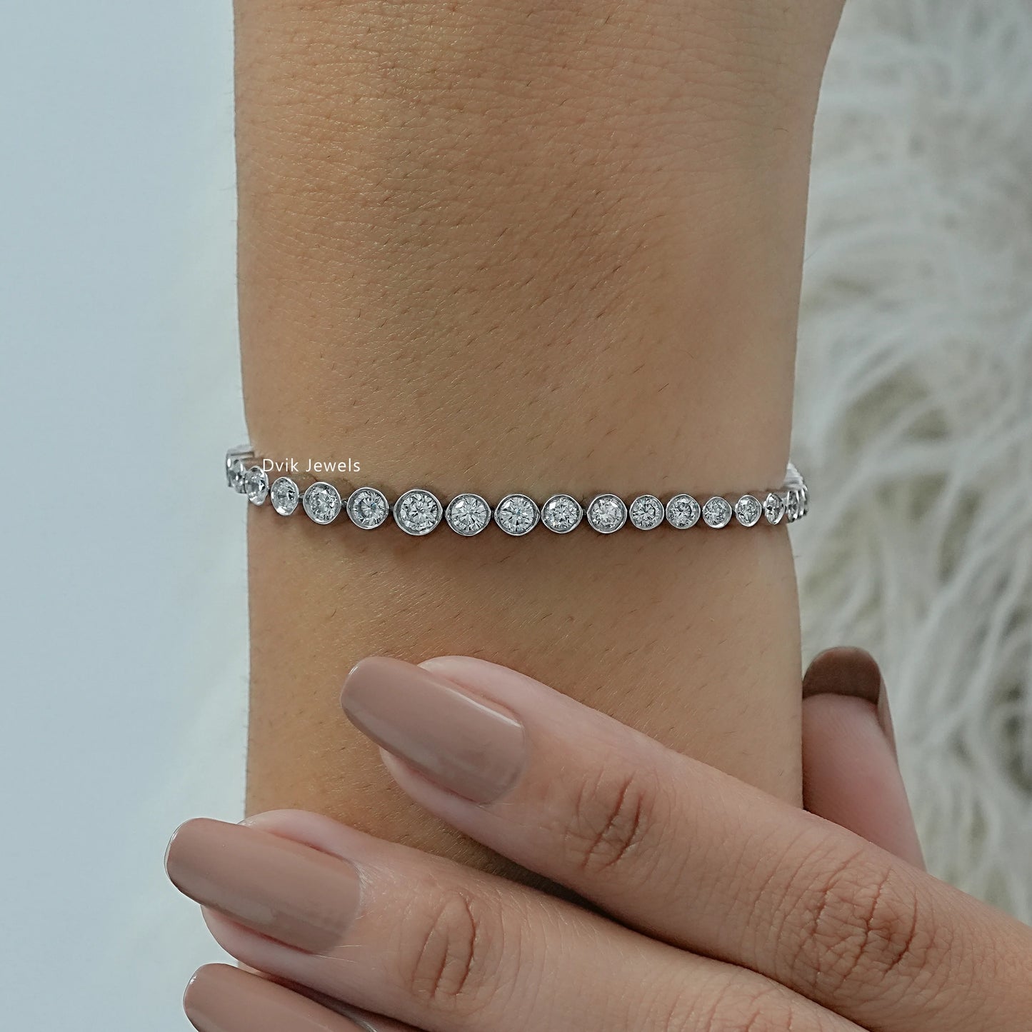 Bezel Set Round Lab Diamond Graduated Tennis Bracelet Bracelet