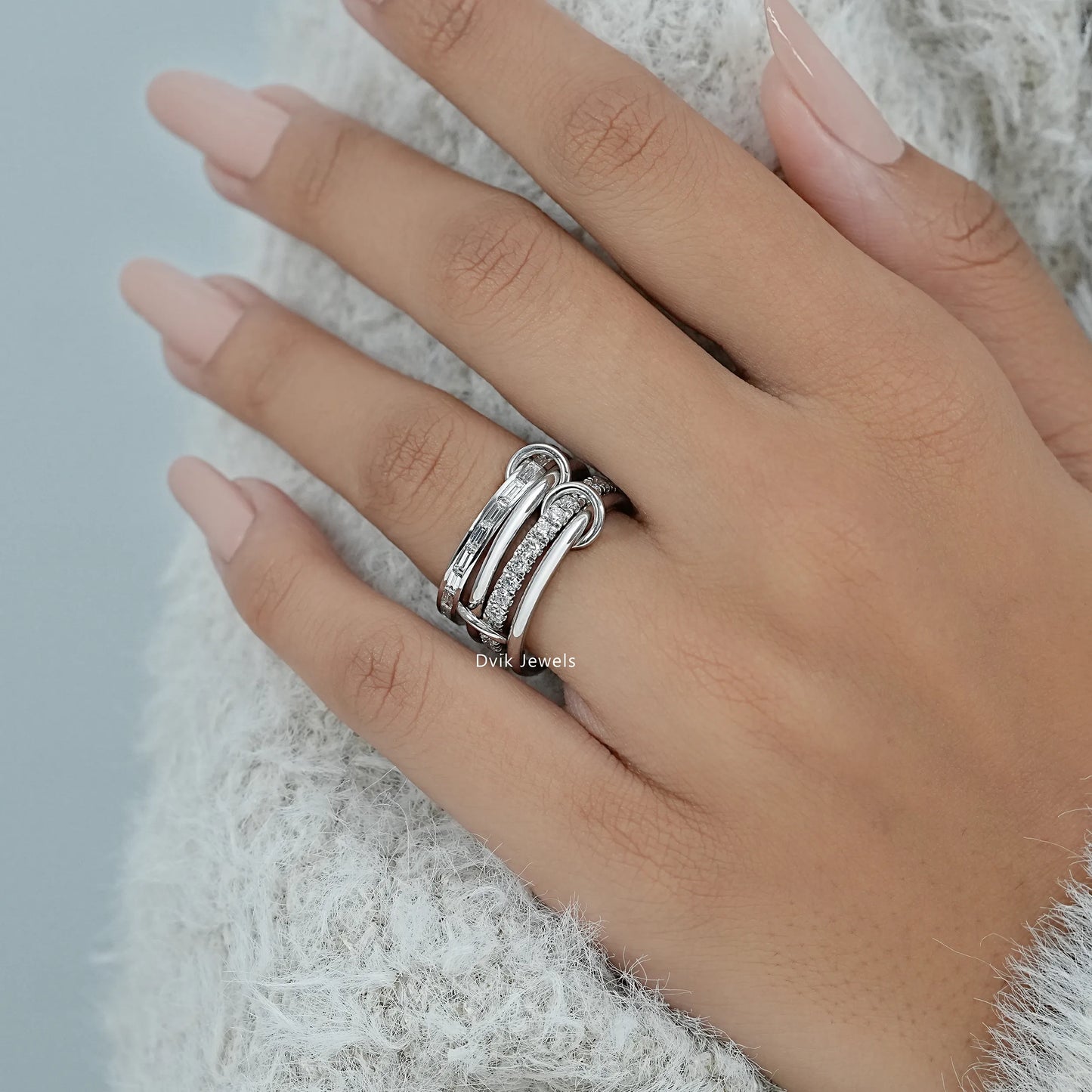 Interlink Baguette And Round Diamond Band