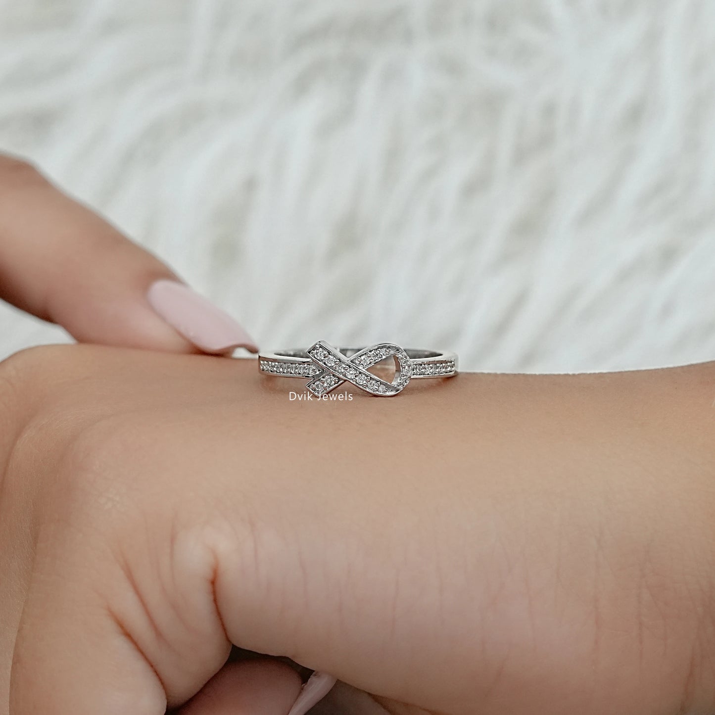 Lab Grown Round Diamond Ribbon Ring