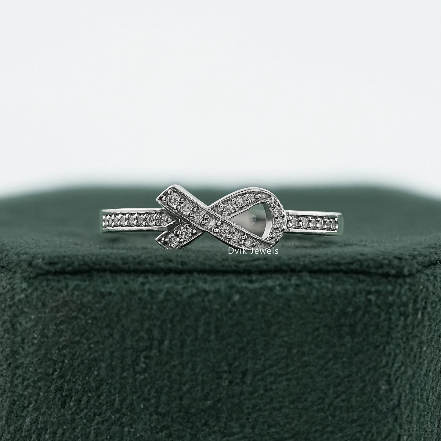 Lab Grown Round Diamond Ribbon Ring