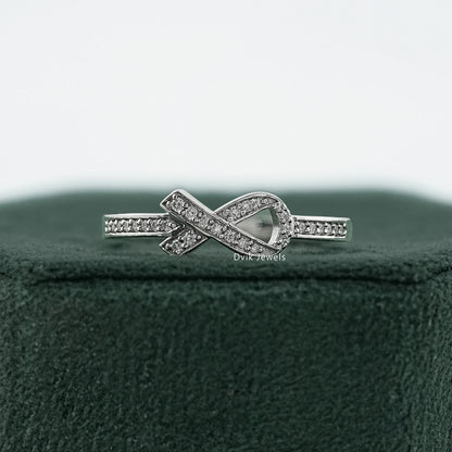 Lab Grown Round Diamond Ribbon Ring