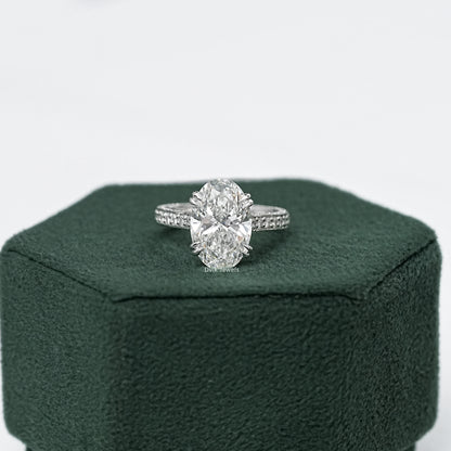 Elegant Oval Halo Diamond Engagement Ring