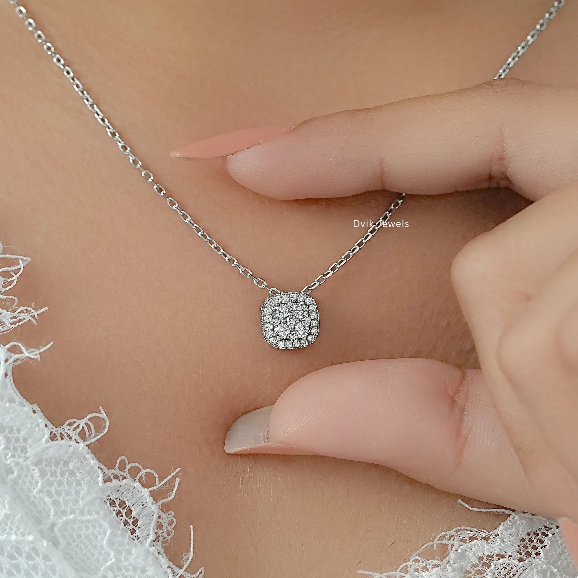 Round Diamond Cluster Halo Pendant Pendant