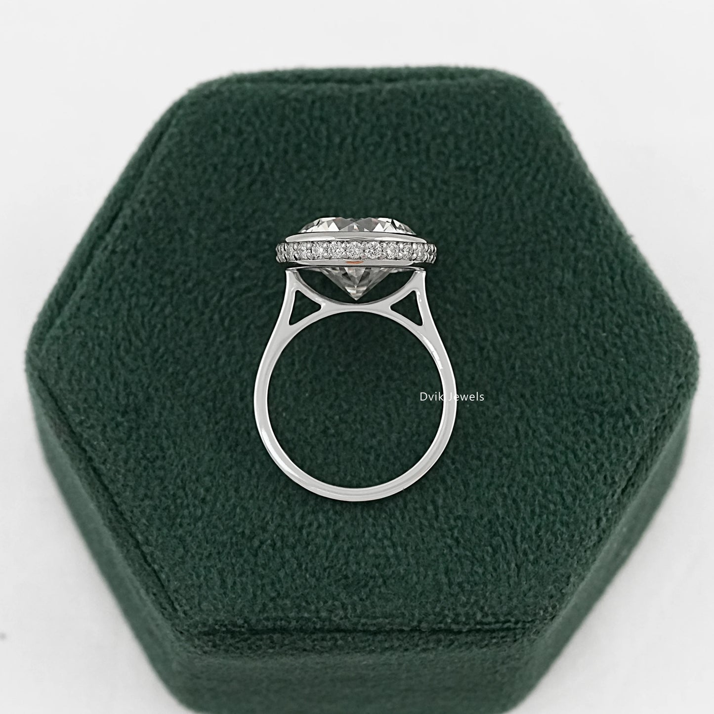 Round Lab Diamond Bezel Set Hidden Halo Solitaire Ring Ring