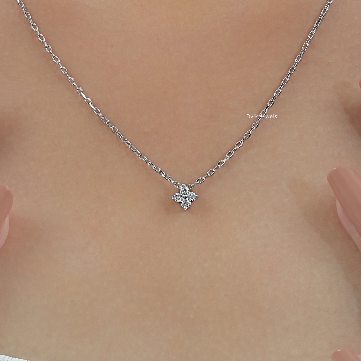 Round Diamond Floral Style Minimalist Pendant Pendant