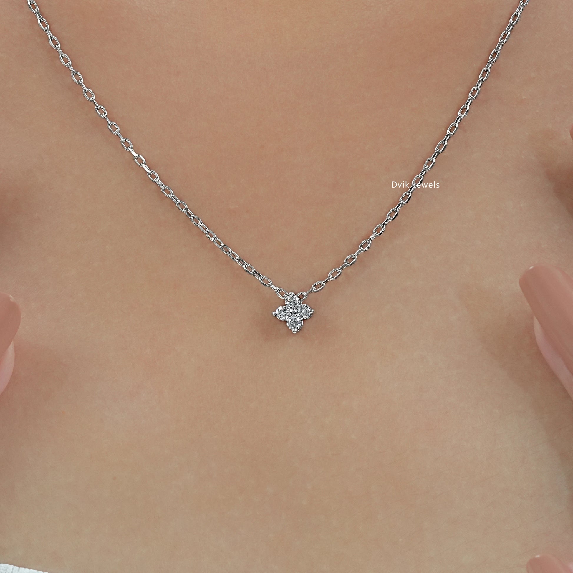 Round Diamond Floral Style Minimalist Pendant Pendant