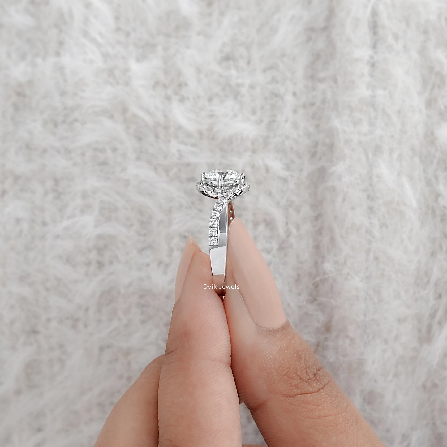 Round Cut Halo Diamond Engagement Ring