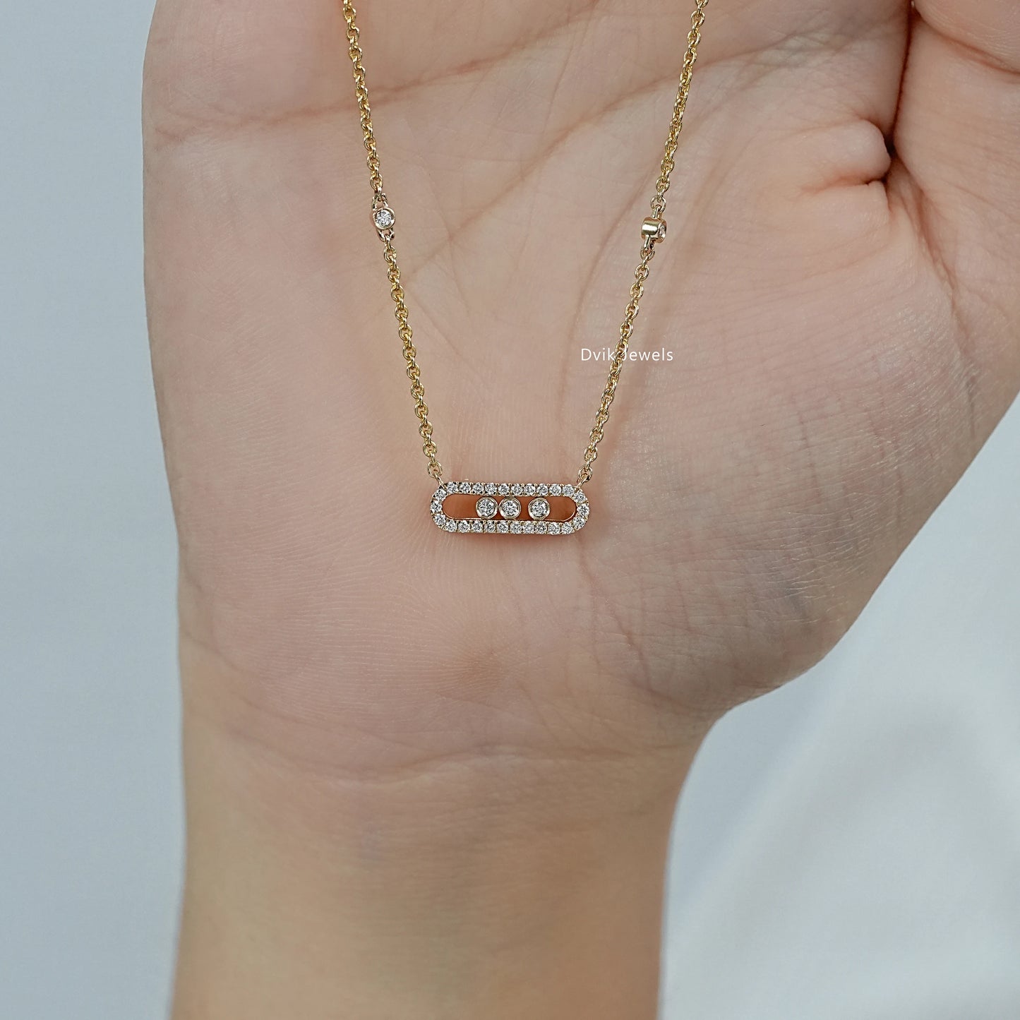Sliding Lab Diamond Paperclip Pendant